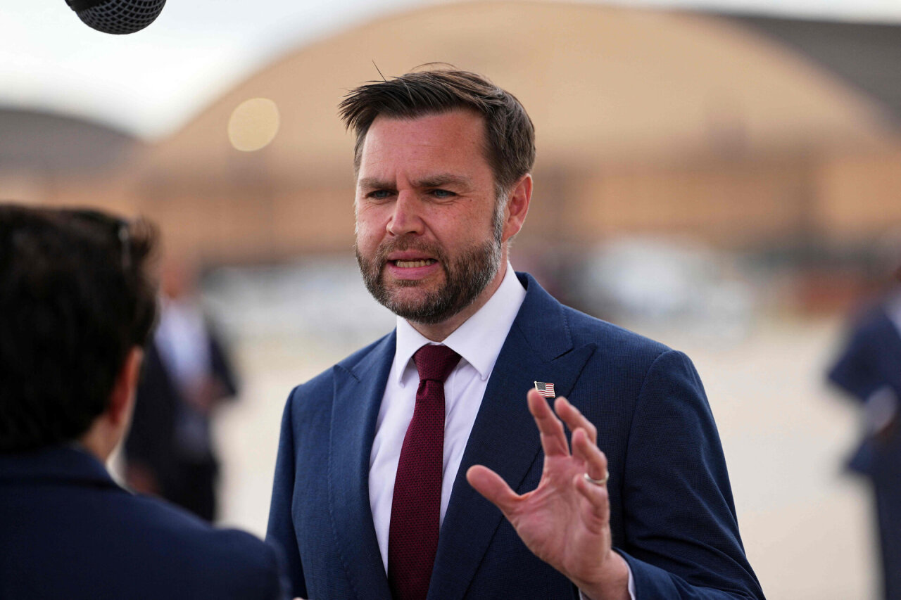 J. D. Vance'as: JAV tikisi, kad Hormuzo sąsiauris bus vėl atvertas be jokių rinkliavų