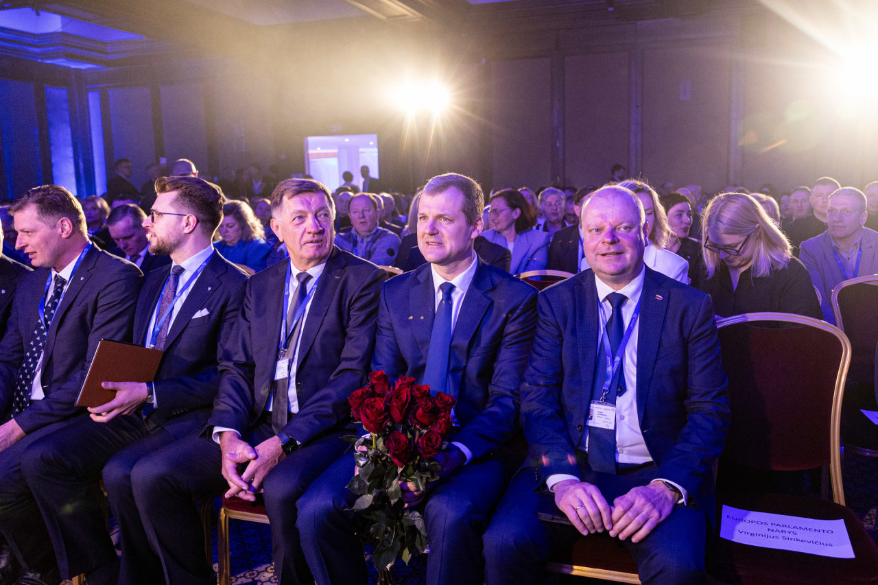 Po socialdemokratų demaršo demokratai matuoja atsaką: tarp variantų – ir smūgis į skausmingą vietą