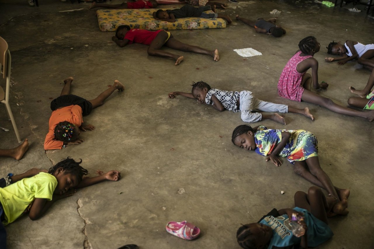 Haityje vienoje mokykloje nuo gaujų karo slepiasi 315 vaikų ir suaugusiųjų
