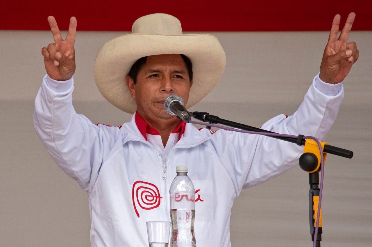 Peru parlamentas nubalsavo už apkaltą prezidentui