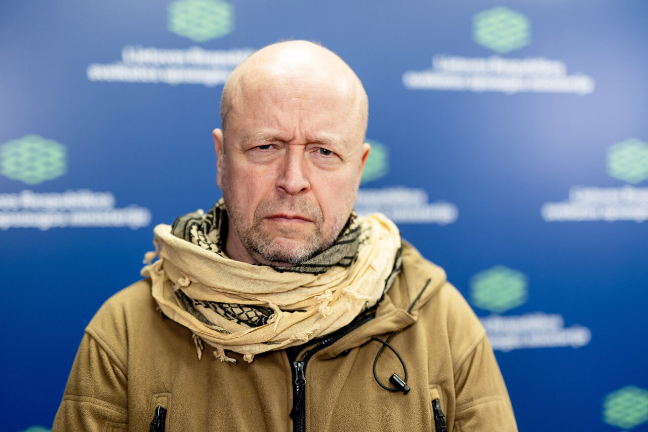 Jonas Ohmanas. Dronai Lietuvos padangėje tėra karo vėjo gūsis. Laikas ne panikuoti, o veikti