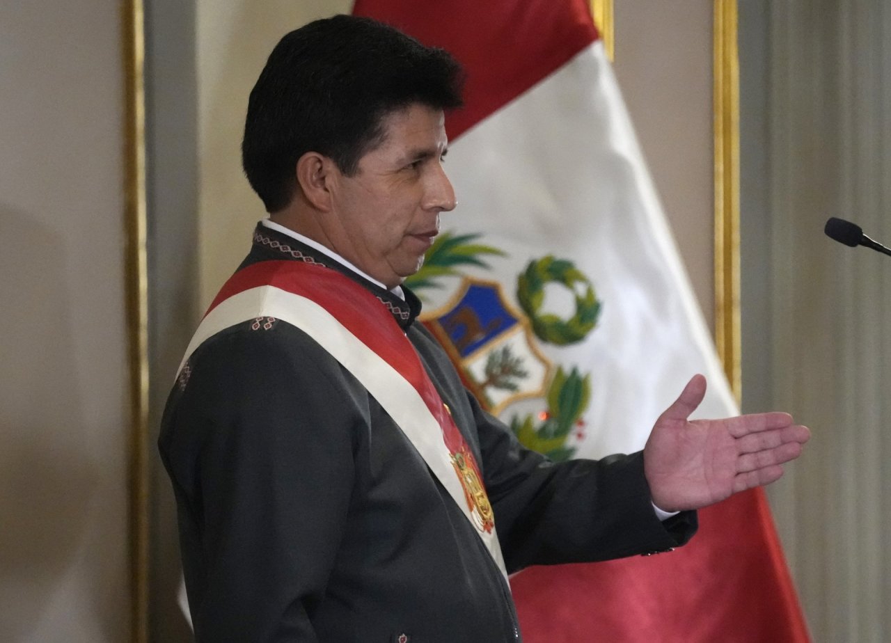 Peru prezidentui teko automobiliu skubėti namo, kad išvengtų apkaltos