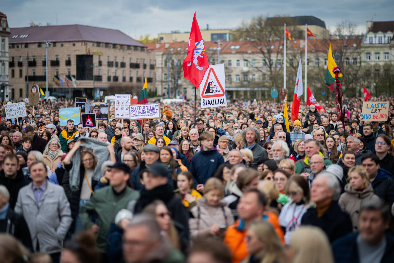 Vilniuje vykusiame proteste &ndash; a&scaron;tri kritika socialdemokratams, viltis dėl ateities ir Nausėdos kalbos imitacija