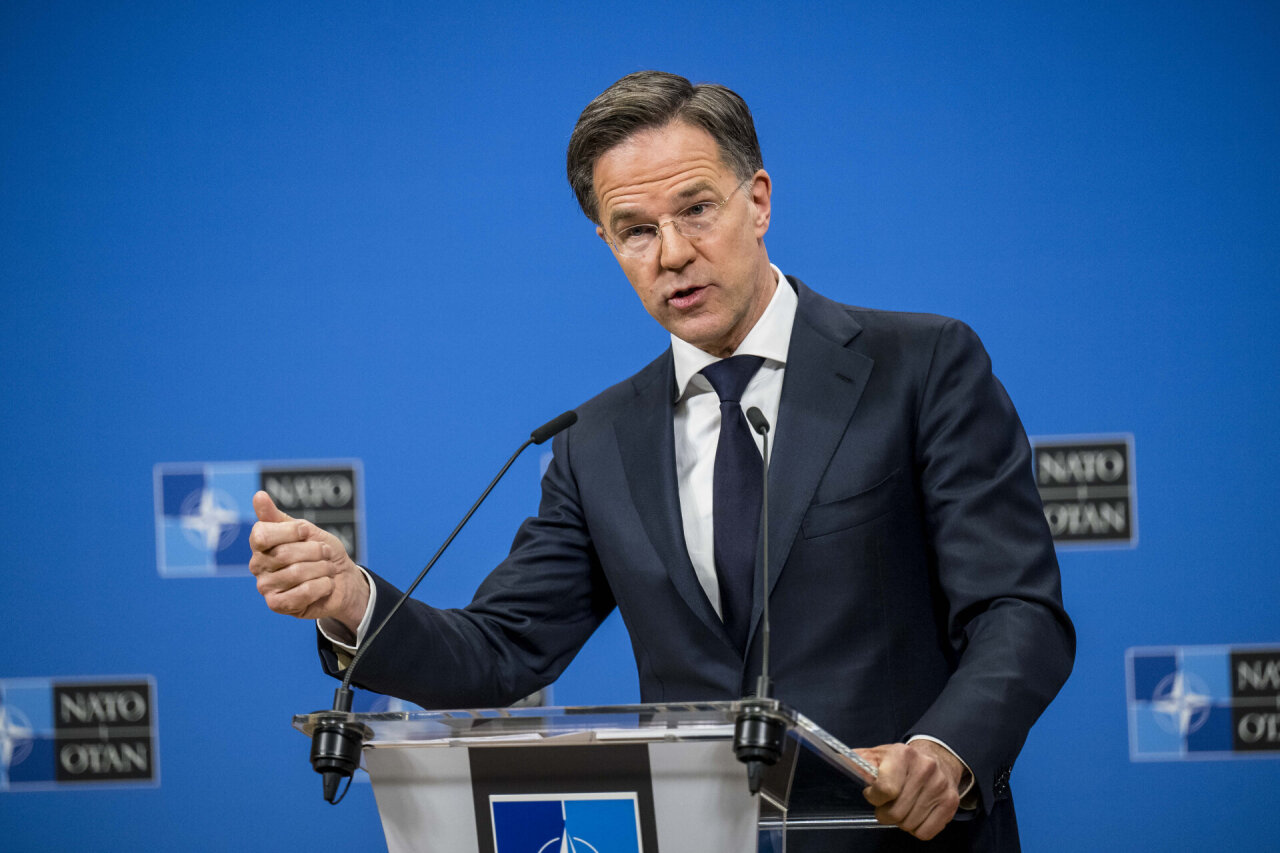 „Politico“: Rutte pasiūlė įpareigoti NATO šalis kasmet skirti Ukrainai 0,25 proc. BVP