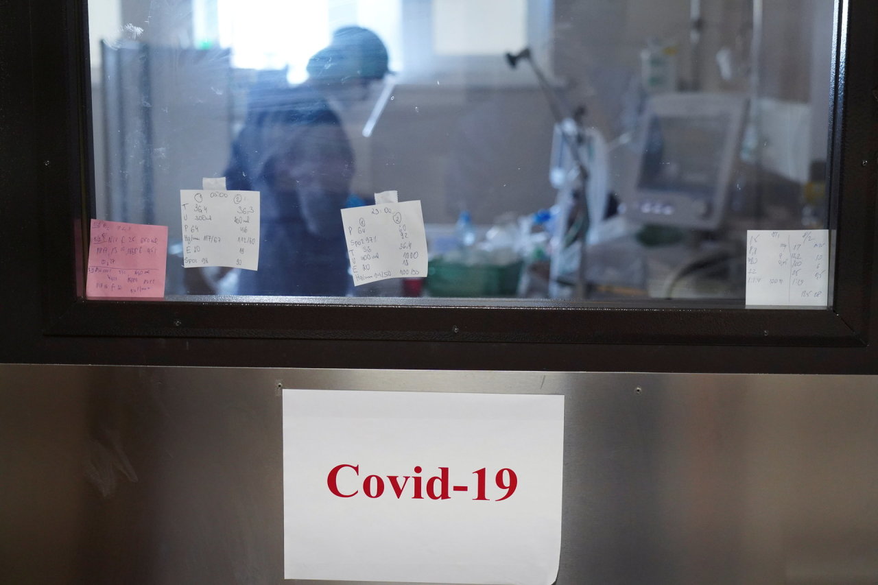 Latvijoje – beveik 7,8 tūkst. naujų COVID-19 atvejų, mirė 4 pacientai