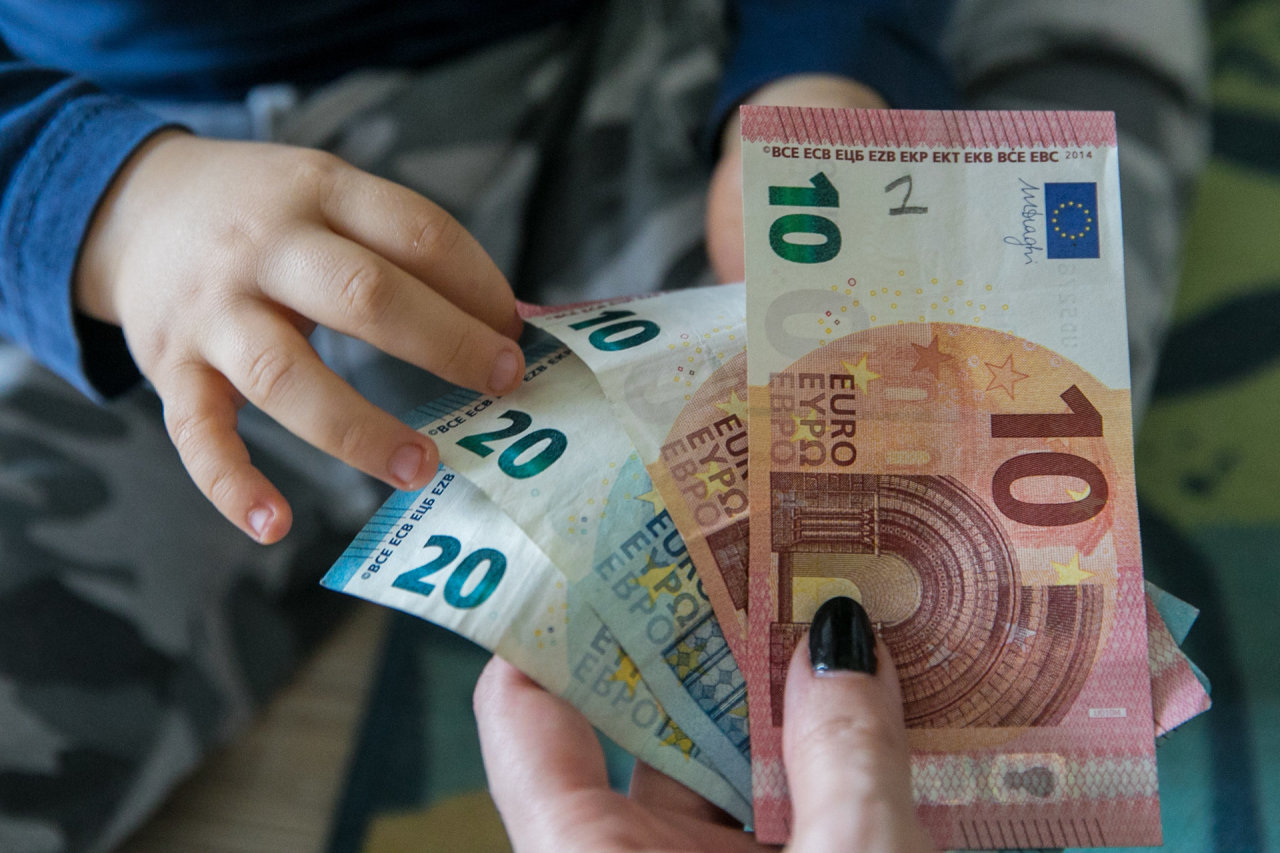 Ariogaloje iš degalinės inkasacijos metu paimtas padirbtas 20 eurų banknotas