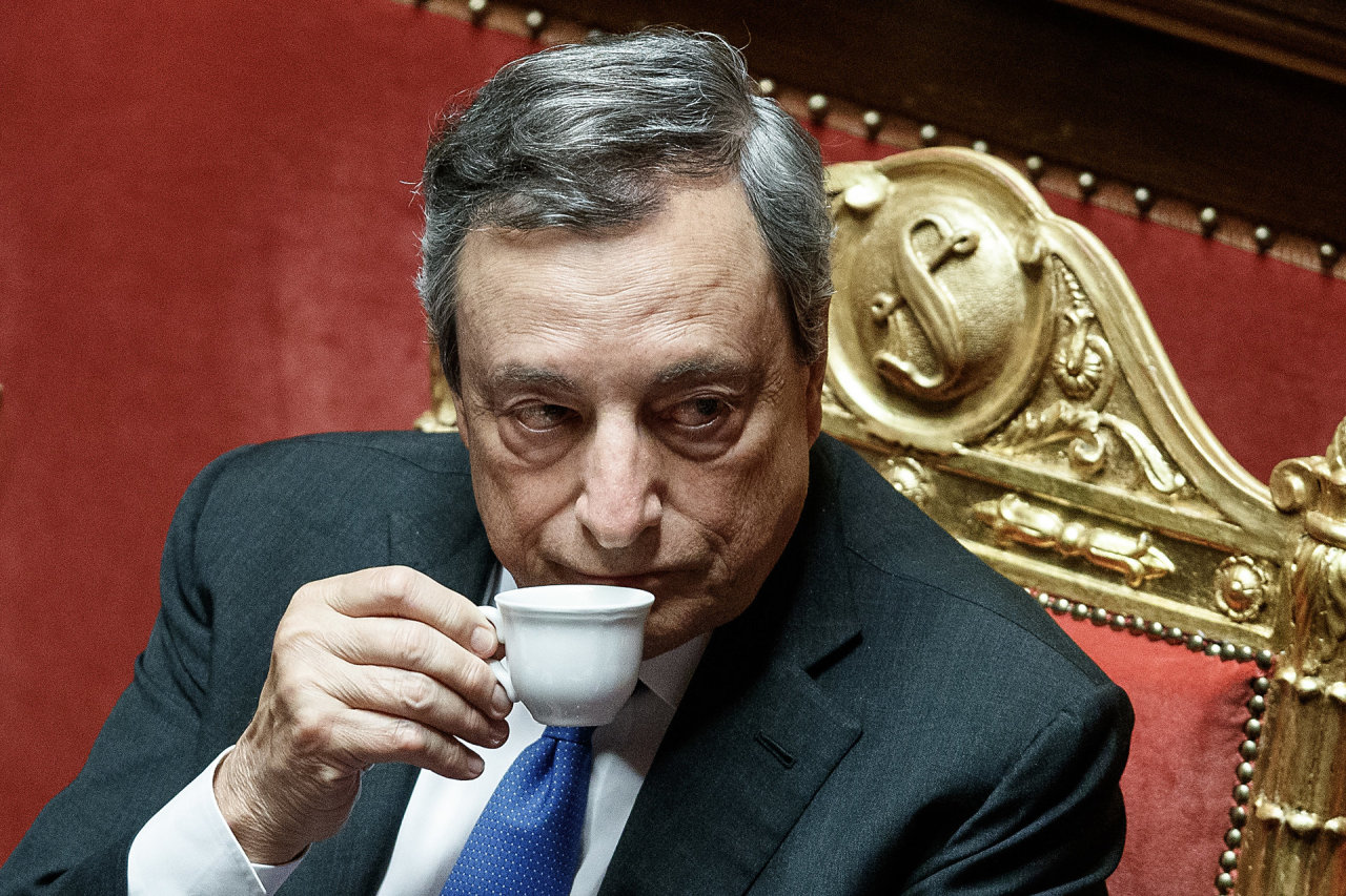 Trys Italijos valdančiosios koalicijos partijos atsisako paremti M.Draghi