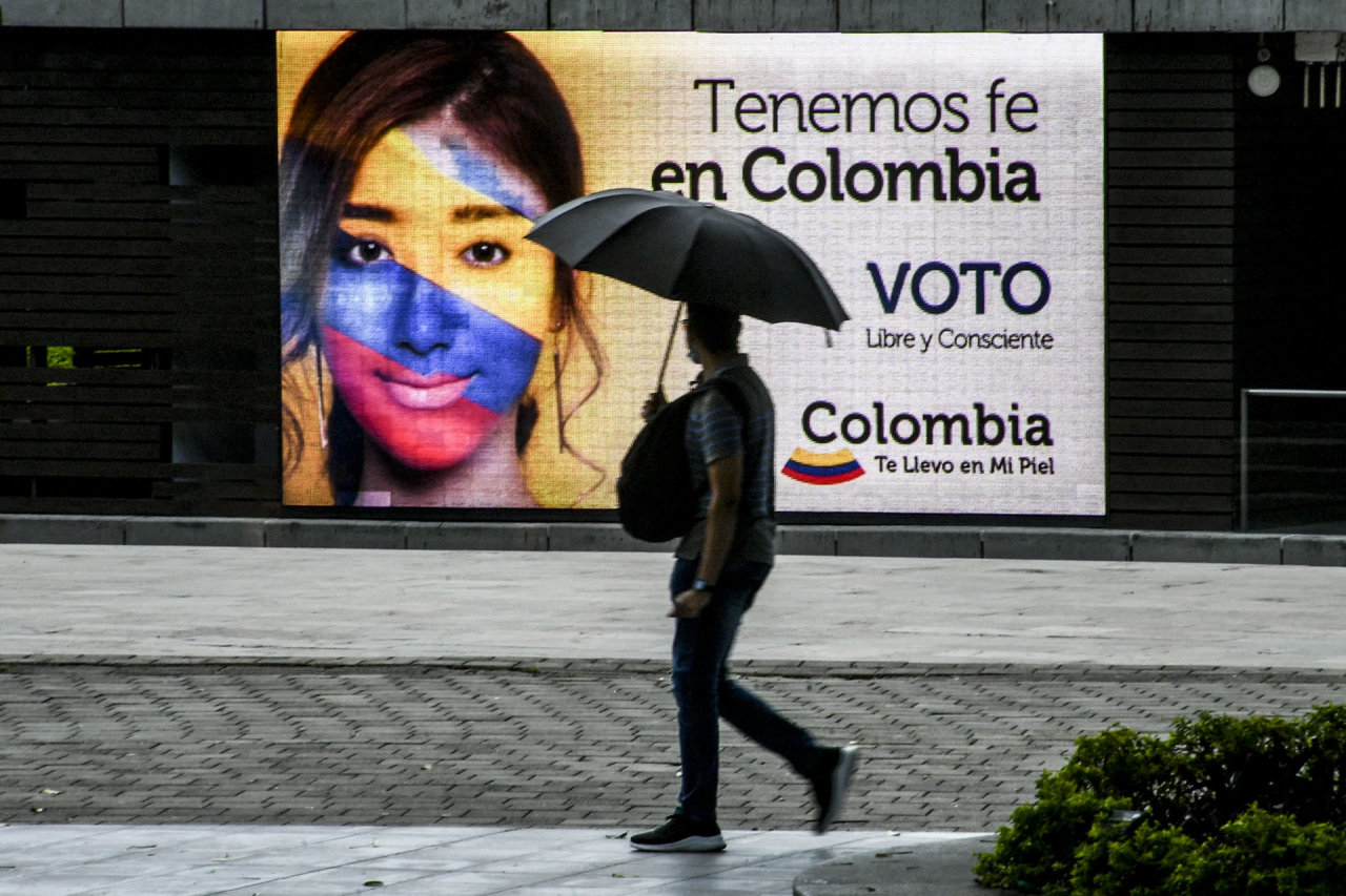 Kolumbijos prezidento rinkimai gali vesti į istorinę kairiųjų kandidato pergalę