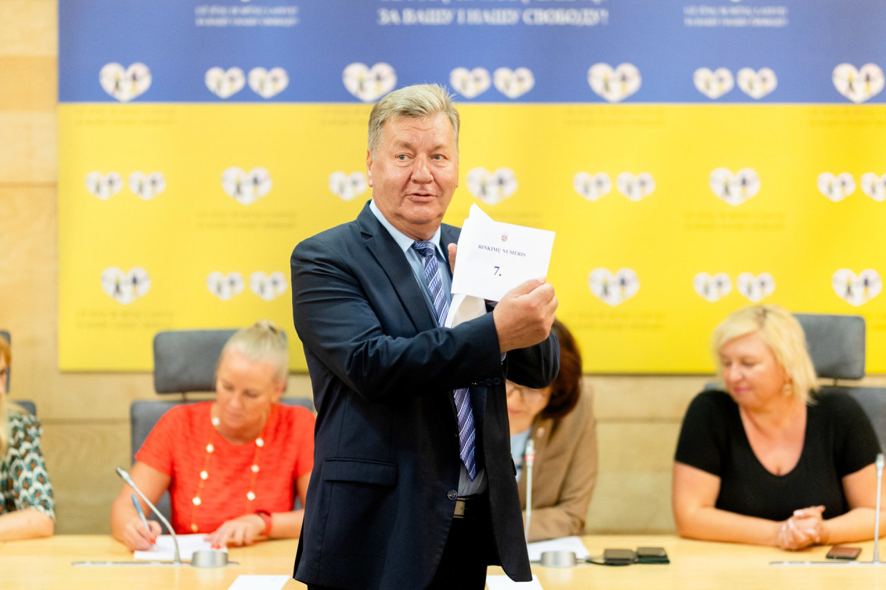 Buvęs kariuomenės vadas Valdas Tutkus įkūrė asociaciją „Alternatyva Lietuvai“: kieno idėjoms atstovaus?