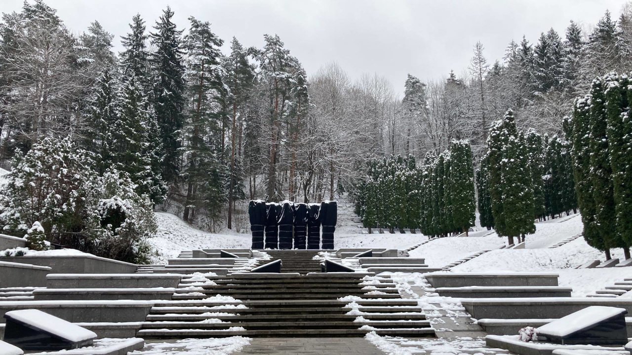 Vilniaus Antakalnio kapinėse prasidėjo stelų nukėlimo darbai: terminas – 20 dienų