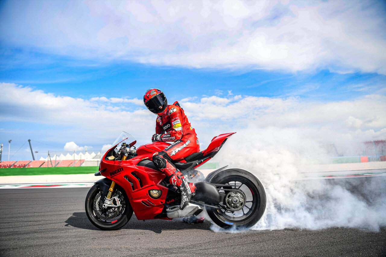 Marijampolės rajone iš gyventojo kiemo pavogtas motociklas „Ducati“