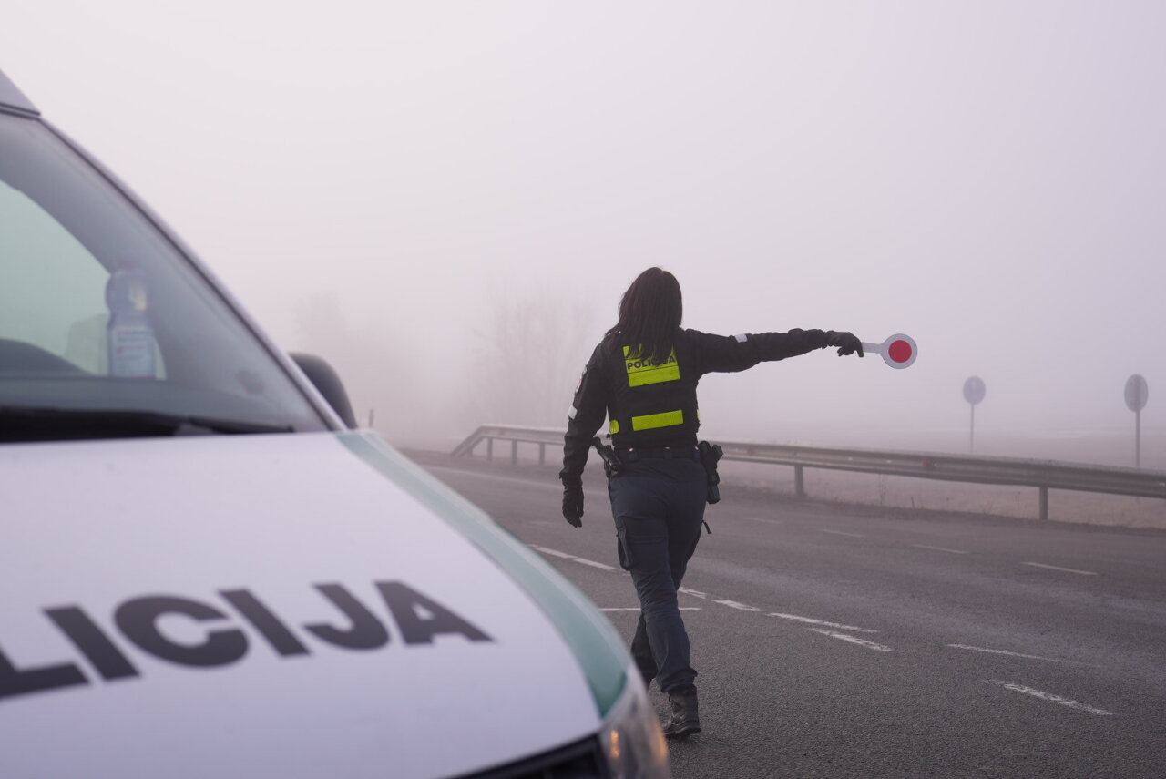 BMW vairuotojas bandė šlykščiai išdurti Panevėžio policininkę
