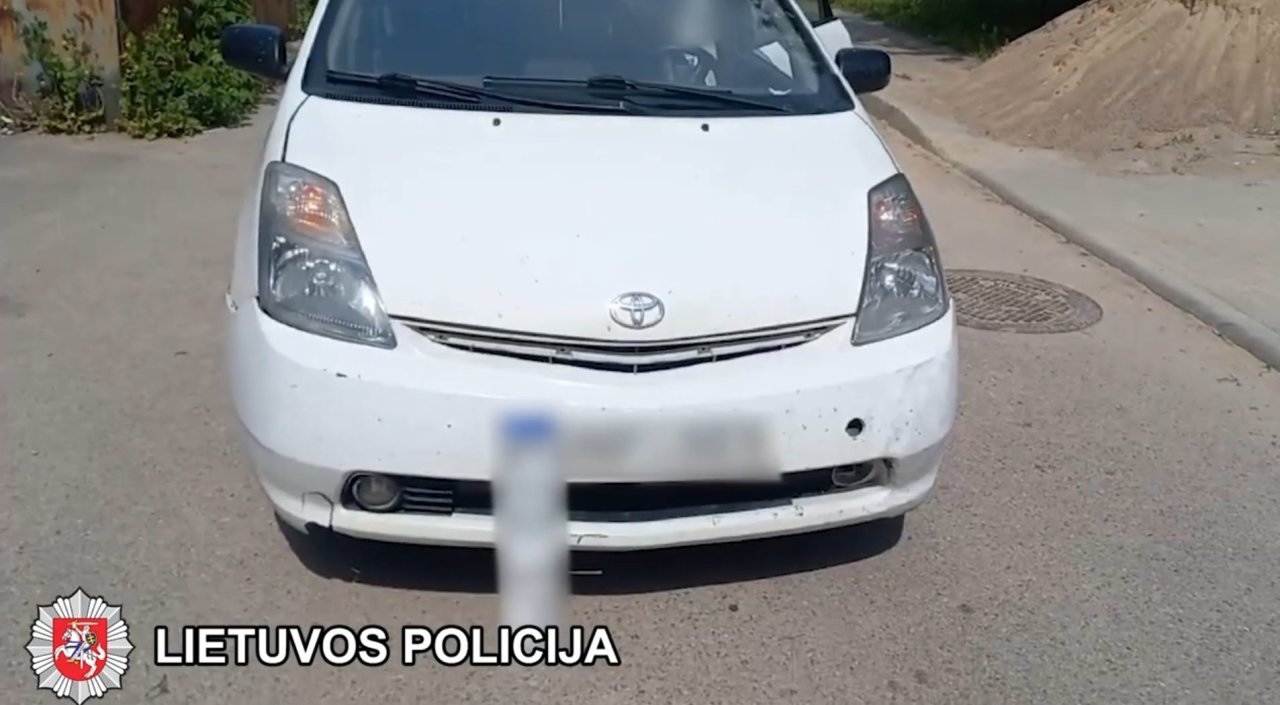 Azerbaidžanietis su „Toyota Prius“ nusprendė vežioti ne tik keleivius: tai nepatiko policijai
