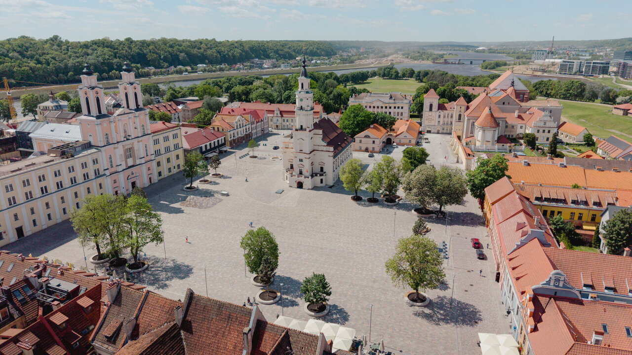 Kaune užbaigta Rotušės aikštės rekonstrukcija: štai kaip ji pasikeitė