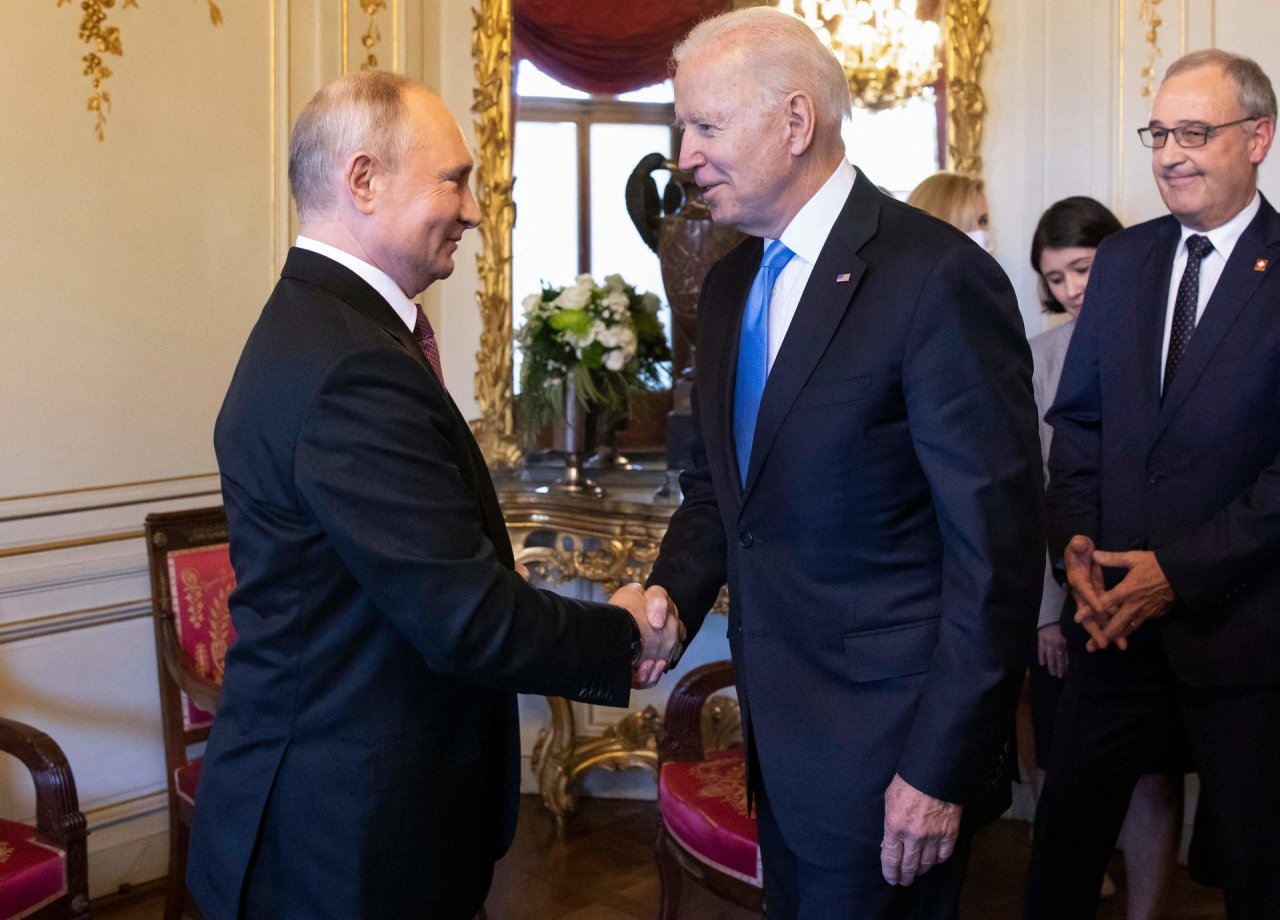 J.Bidenas prieš pokalbį su V.Putinu pasitars su sąjungininkais Europoje
