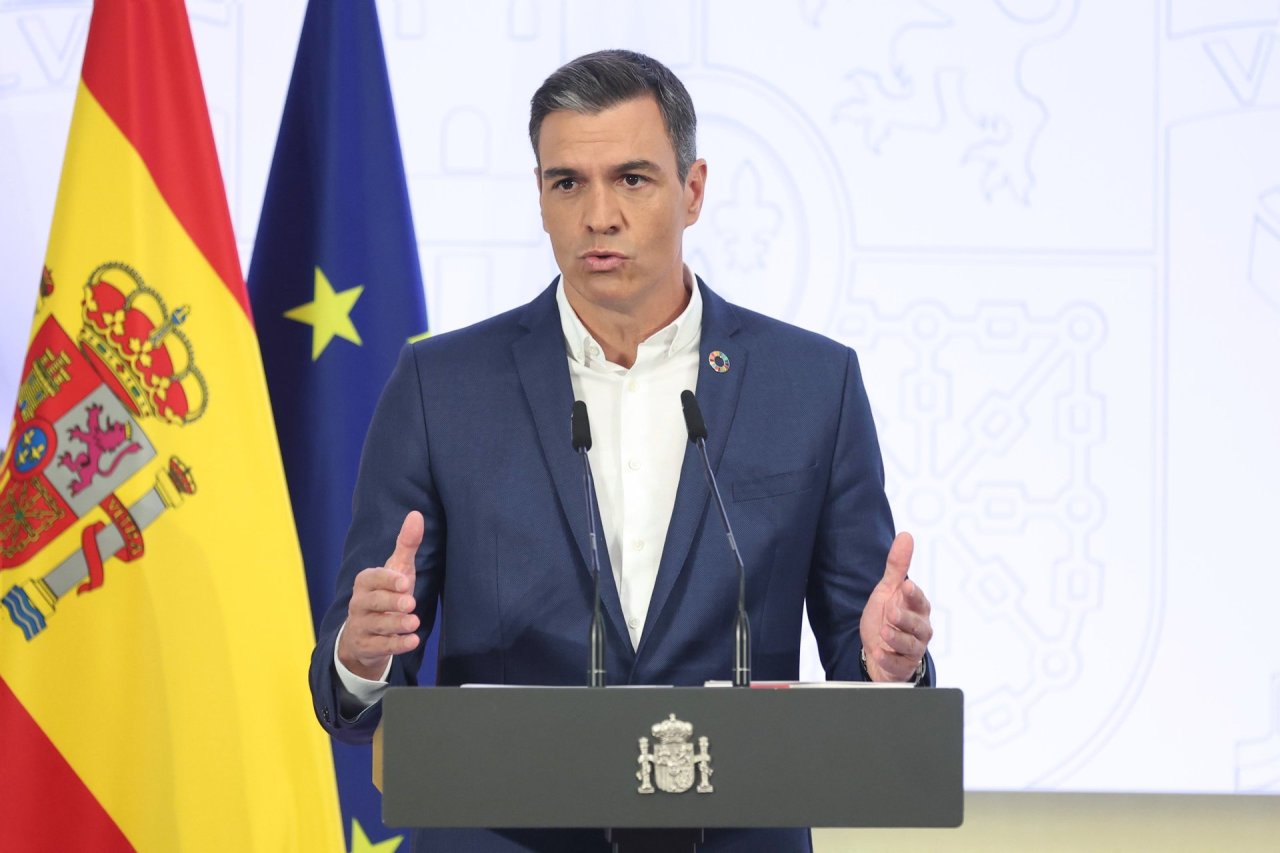Ispanijos lyderis ragina taupant energiją atsisakyti kaklaraiščių
