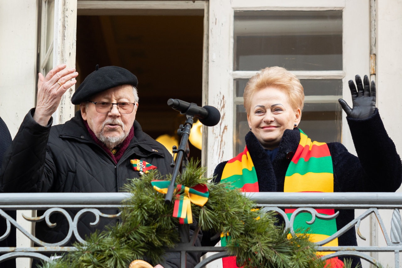 V.Landsbergis papasakojo, kodėl su juo Signatarų namų balkonėlyje buvo ir D.Grybauskaitė