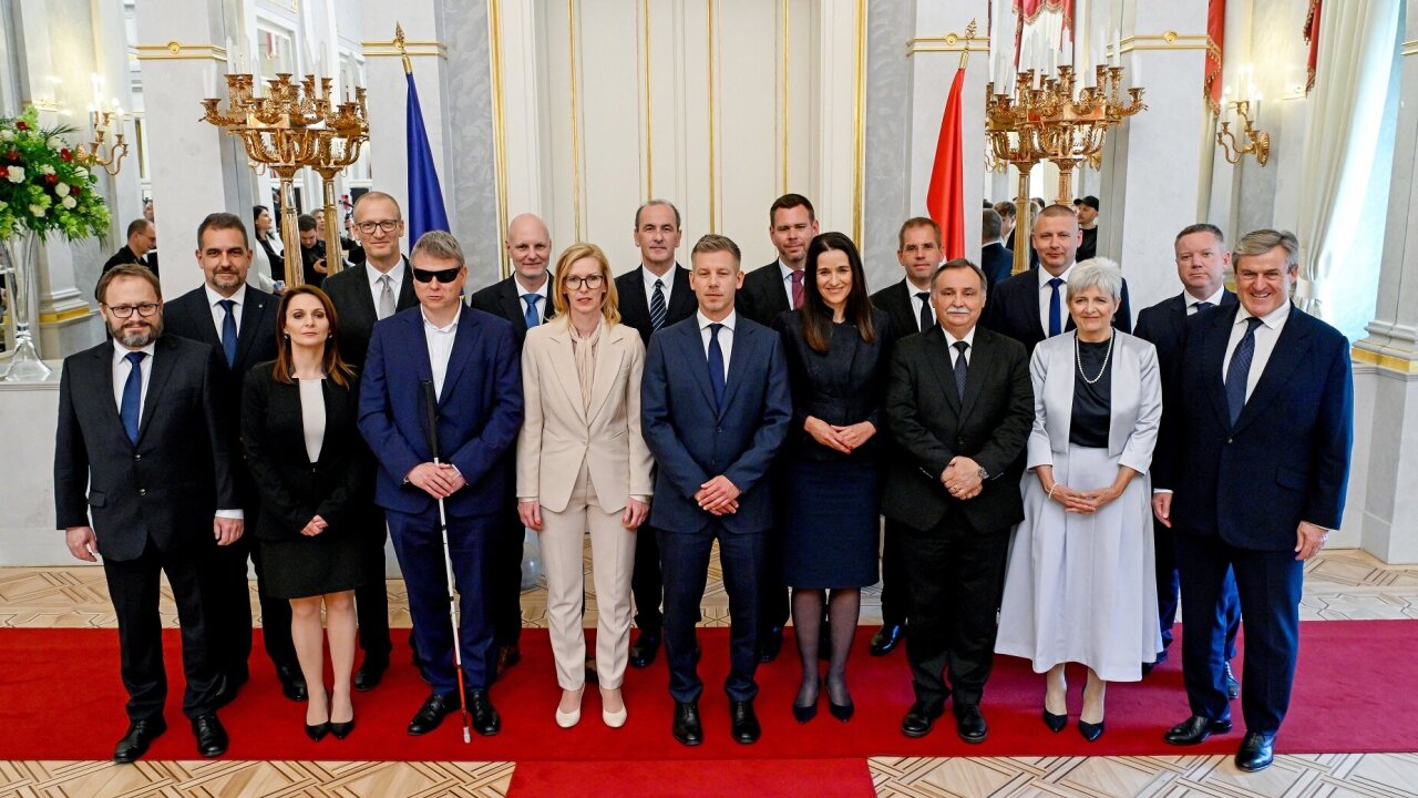 Naujai prisiekusi Magyaro vyriausybė jau spėjo nustebinti