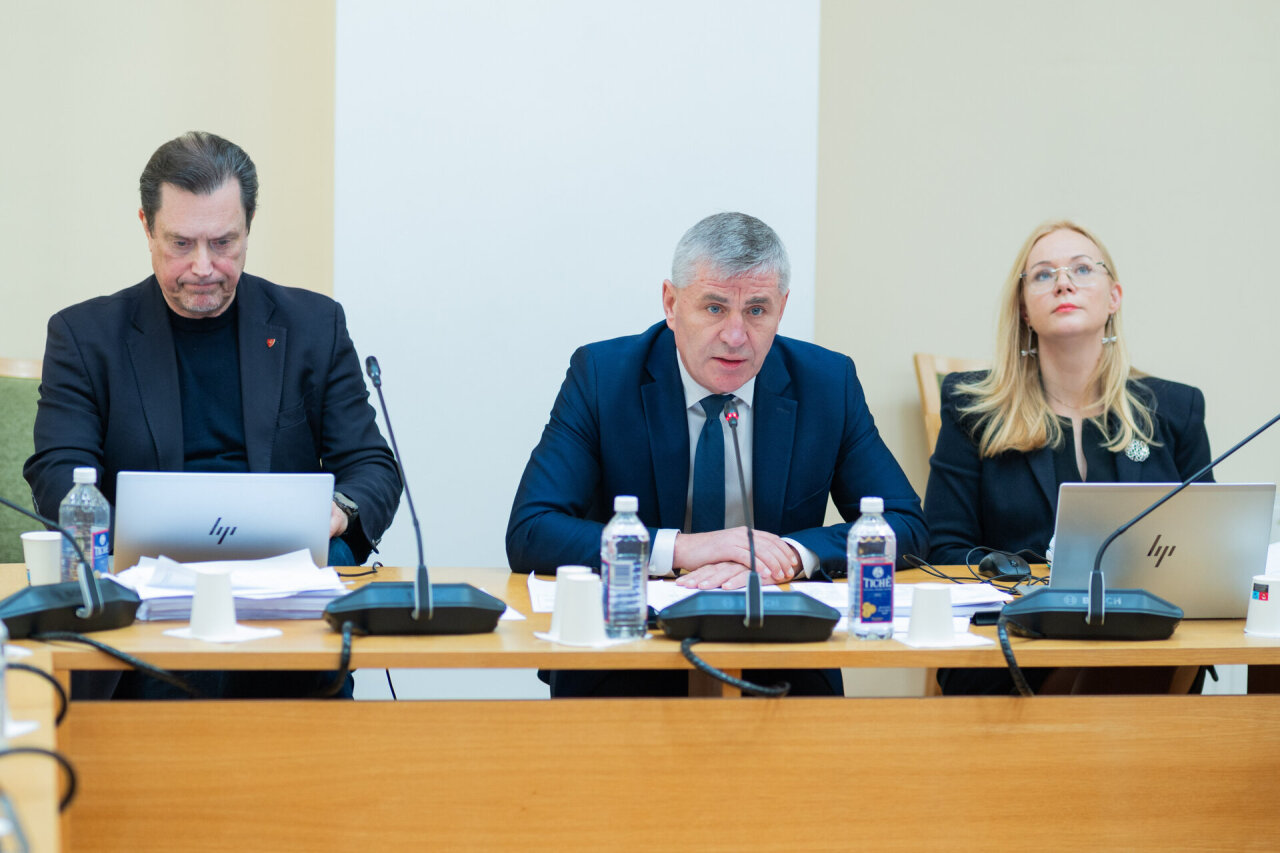 Inspekcija nenustatė pažeidimų dėl LRT pataisas svarsčiusio Seimo komiteto biuro viršvalandžių