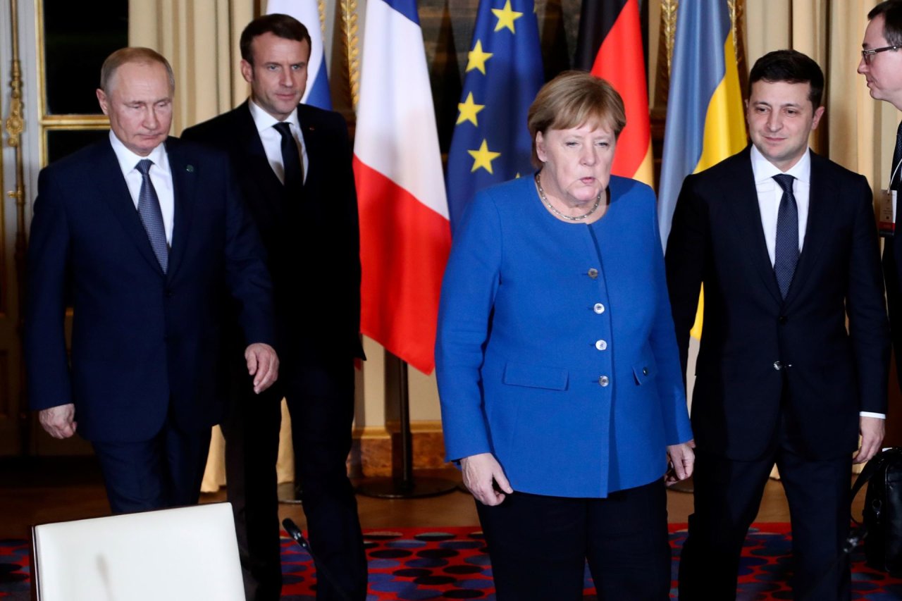 Rusijos, Prancūzijos ir Vokietijos ministrai gali greitai surengti susitikimą dėl Ukrainos
