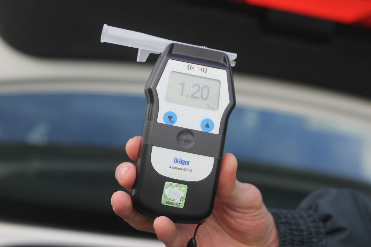 Per dieną Vilniaus policijai įkliuvo &scaron;e&scaron;i girti vairuotojai: tarp jų &ndash; jaunuolis su elektriniu dviračiu