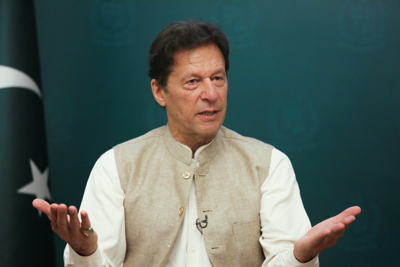Žiniasklaida: buvęs Pakistano ministras pirmininkas I.Khanas per protestą sužeistas į koją