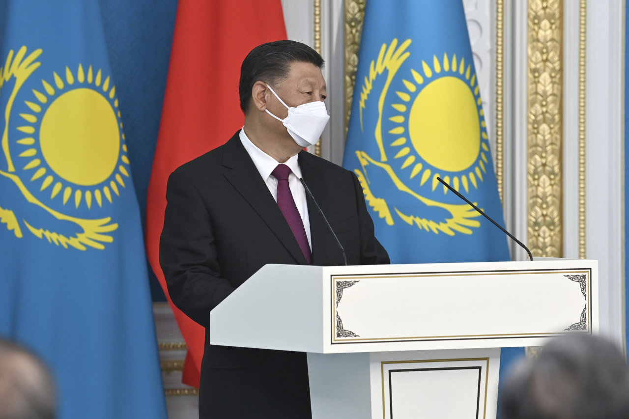 Kinijos prezidentas atvyko į Uzbekistaną, kur susitiks su V. Putinu