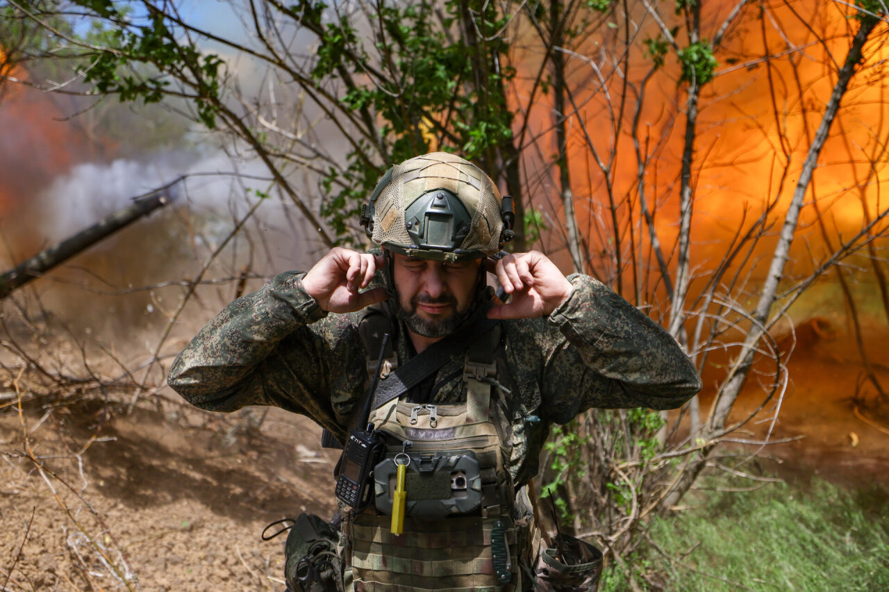 „Azov“ karininkas: rusai prie Mariupolio – visą parą kontroliuojami mūsų ugnies