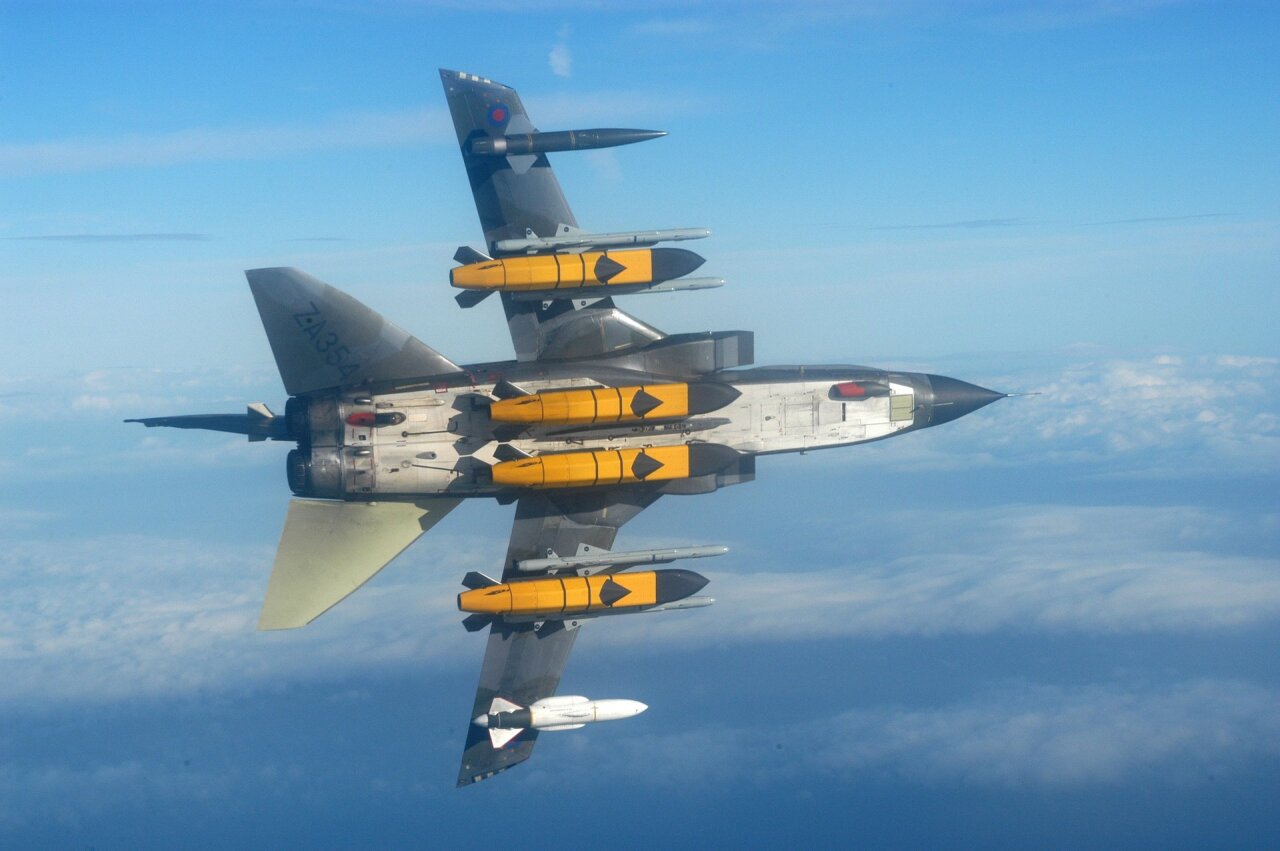 Aptalžė Rusiją „Storm Shadow“ raketomis: trijuose regionuose – juodų dūmų stulpai