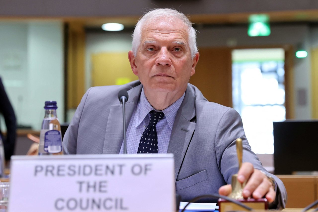 J.Borrellis: ES „labai šokiruota“ dėl masinės kapavietės Ukrainoje