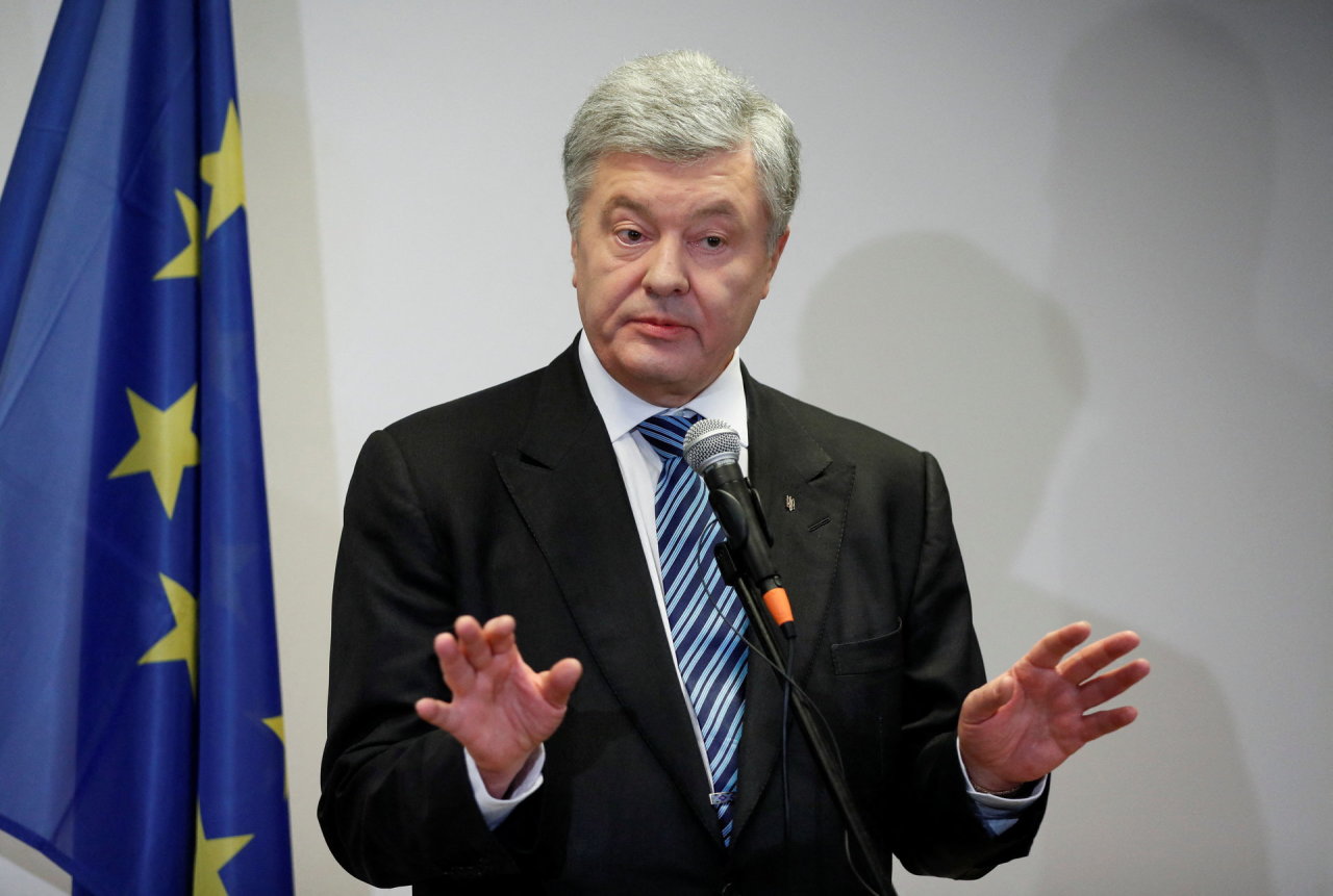 Ukrainos prokurorai į šalį grįžusiam P.Porošenkai nustatė 31 mln. eurų užstatą
