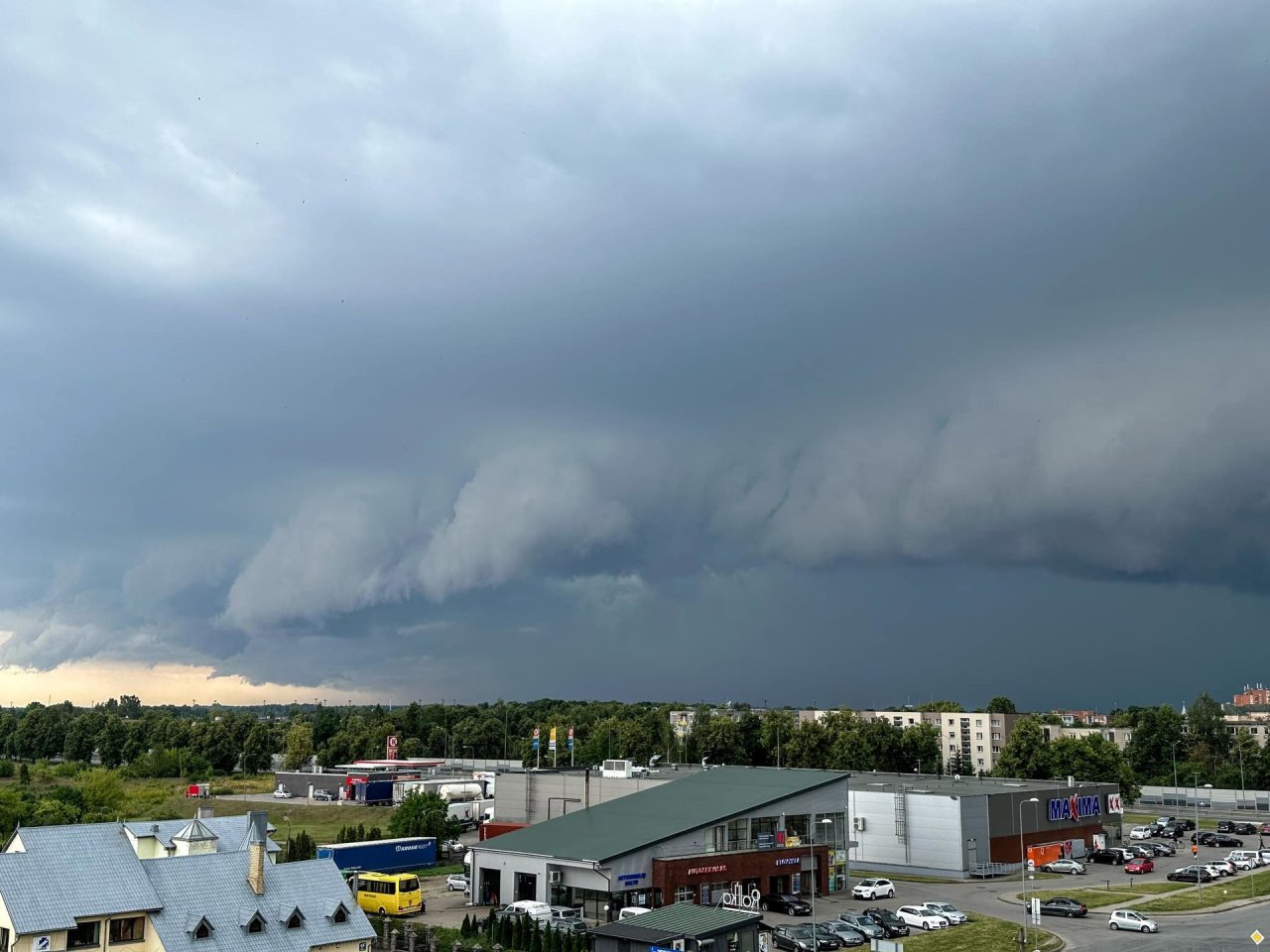 Savaitgalio orai: kontrastinga temperatūra ir audringas šeštadienis