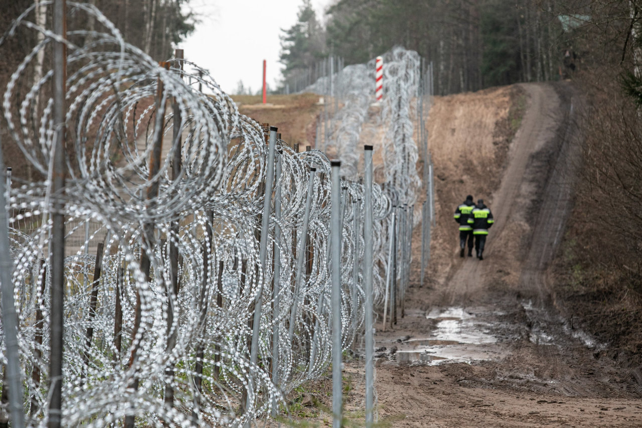 Pasienyje su Baltarusija liko nutiesti 190 kilometrų tvoros