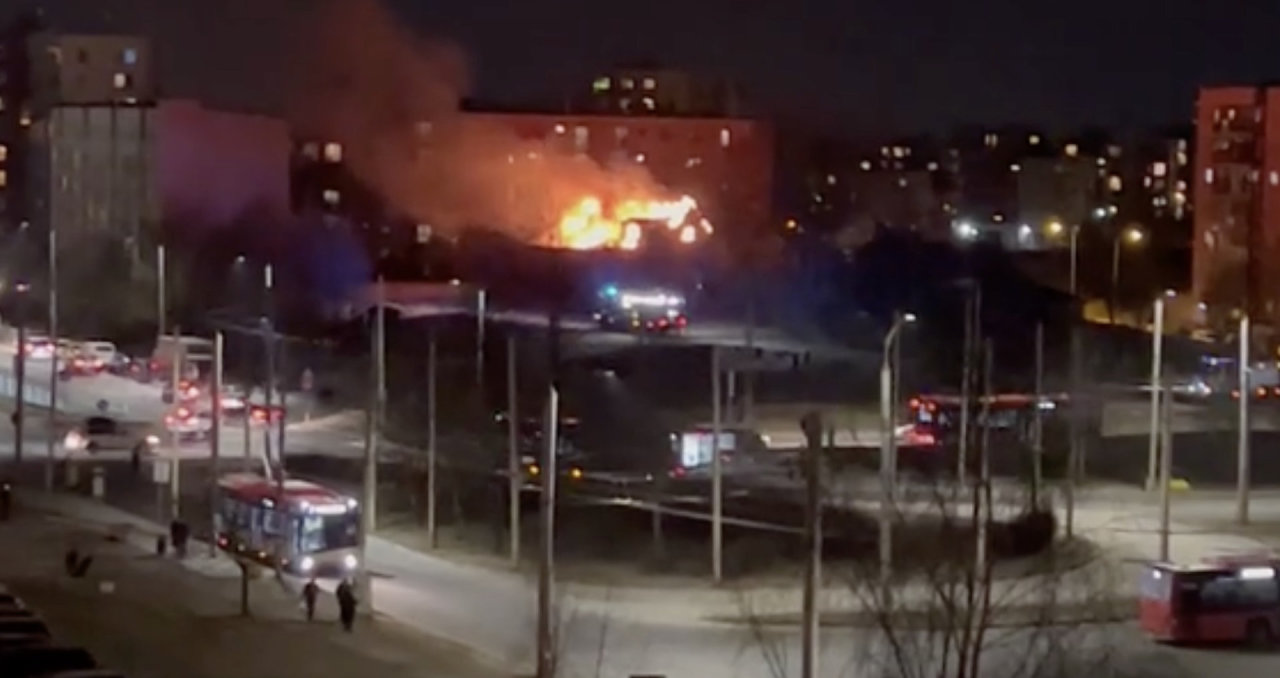 Trečiadienio vakarą Vilniuje degė apleistas namas