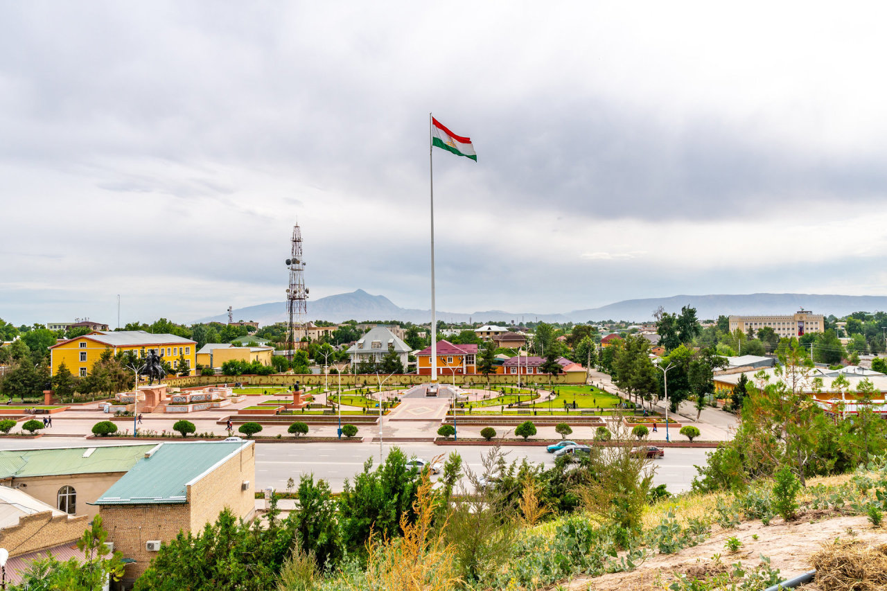 Sirijos kurdų valdžia perduoda tadžikams beveik 150 su IS susijusių moterų ir vaikų