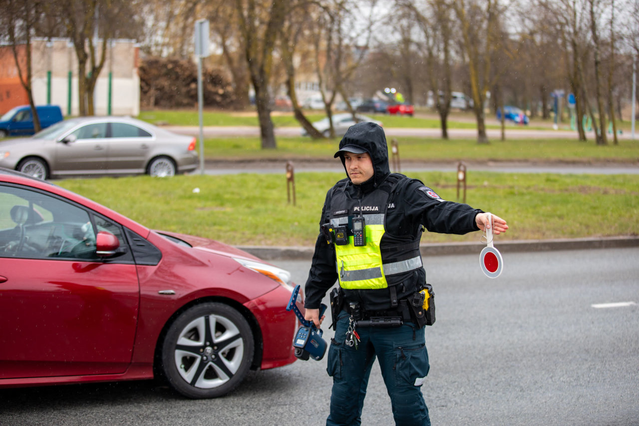 Iš raporto apie reidą: „19 pareigūnų patikrintų vairuotojų neturėjo teisės vairuoti“
