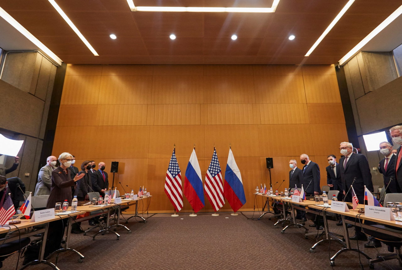 Ženevoje prasidėjo svarbios JAV ir Rusijos derybos dėl Ukrainos saugumo