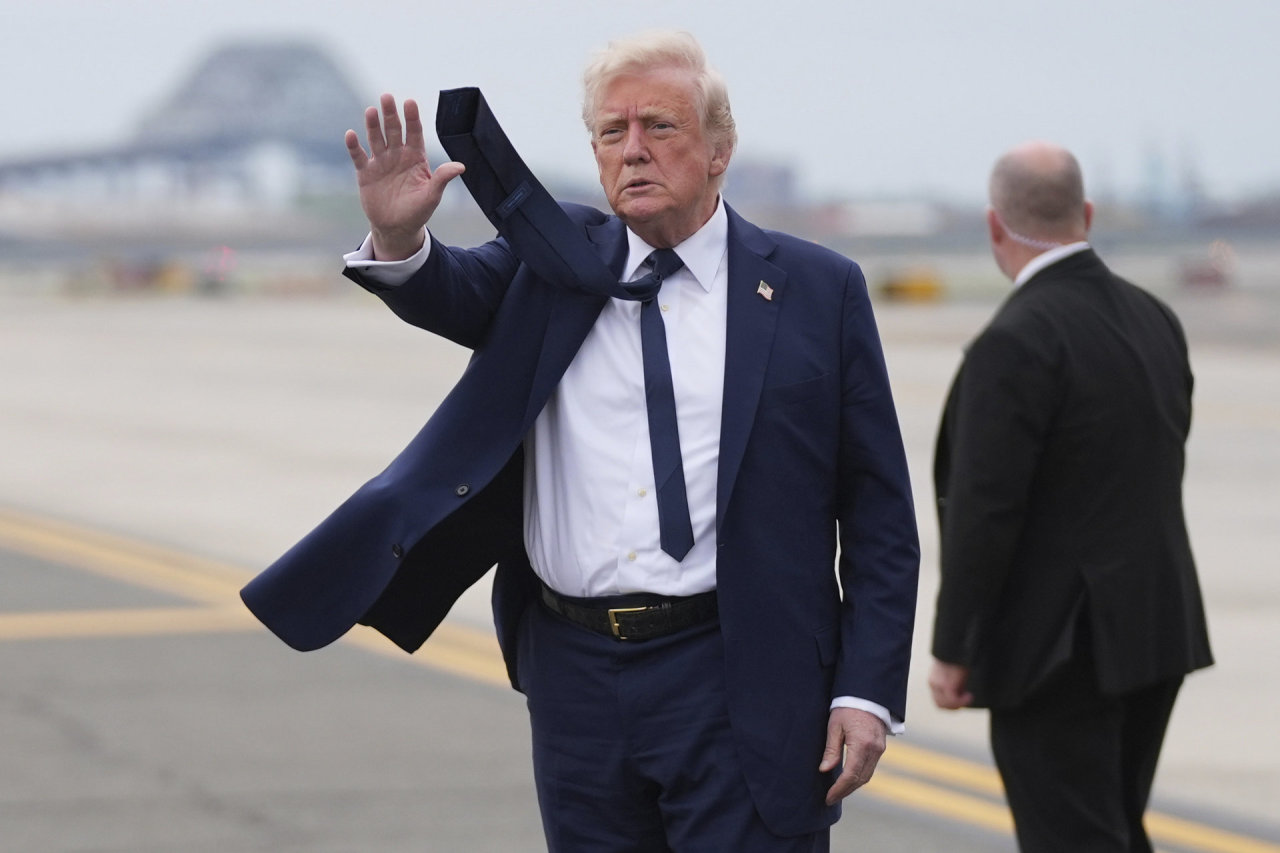 „Karas būtų pasibaigęs per vieną dieną“: Trumpas giriasi, kaip jis išgelbėjo Ukrainą