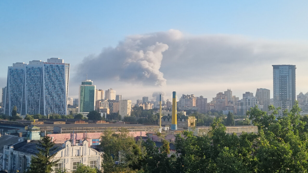 „The Guardian“: Rusija pirmą kartą smogė JAV dronų gamyklai Kyjive