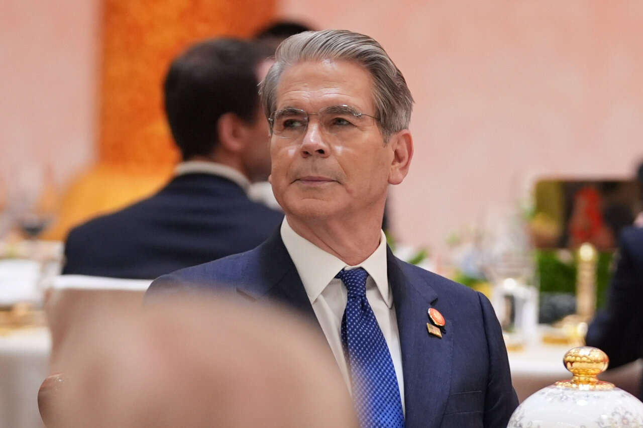 Scottas Bessentas: JAV ir Kinija diskutuoja dėl DI „saugiklių“