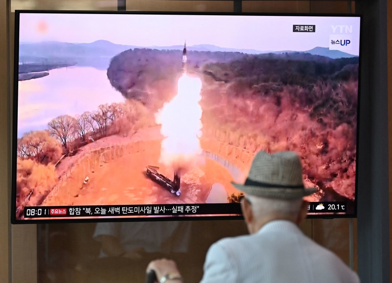 Šiaurės Korėja, tikėtina, išbandė hipergarsinę raketą: paleidimas baigėsi nesėkme