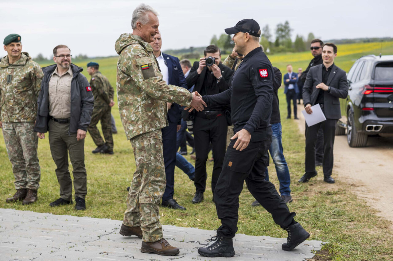 Lietuvos ir Lenkijos prezidentai stebėjo Suvalkų koridoriaus gynybos pratybas