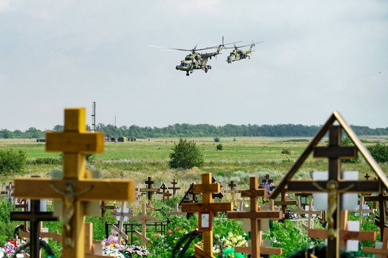 Kuo toliau nuo Ukrainos: Rusija nuo sienos atitraukia savo sraigtasparnius ir bombonešius