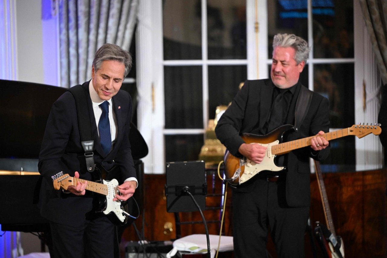 A. Blinkenas naujam JAV muzikinės diplomatijos spaudimui paėmė į rankas gitarą
