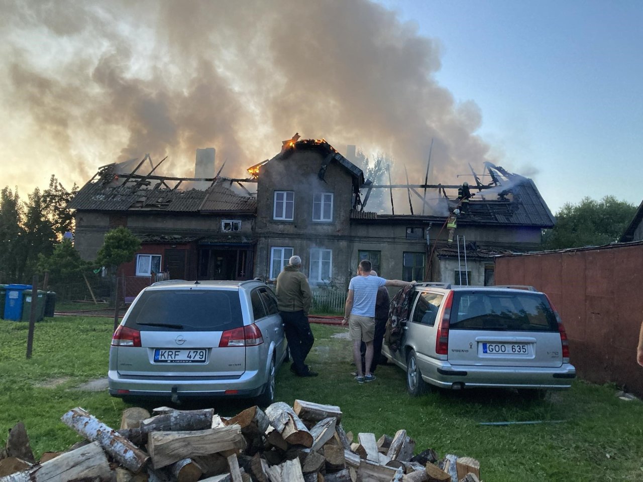 Klaipėdoje užsidegė daugiabutis: žinia, kad gali būti žuvusiųjų, nepasitvirtino