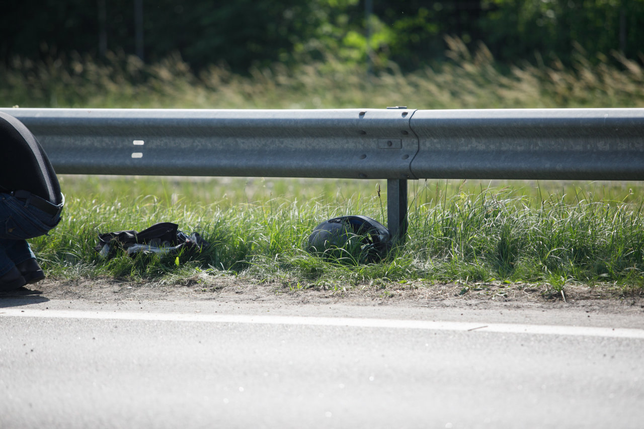Jonavos rajone girtas vairuotojas sužalojo motociklininkę