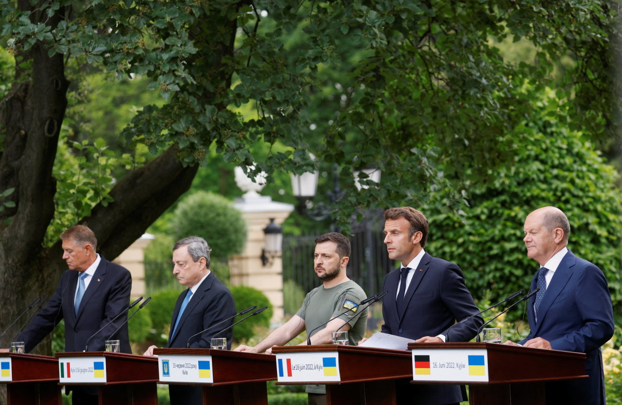 Europa siūlo Ukrainai narystės viltį, bet ne ginklų