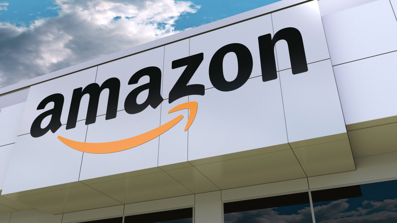Ar tikrai „Amazon“ parduotuvėse vietoje modernios bekontaktės mokėjimo technologijos darbavosi tūkstantis indų?