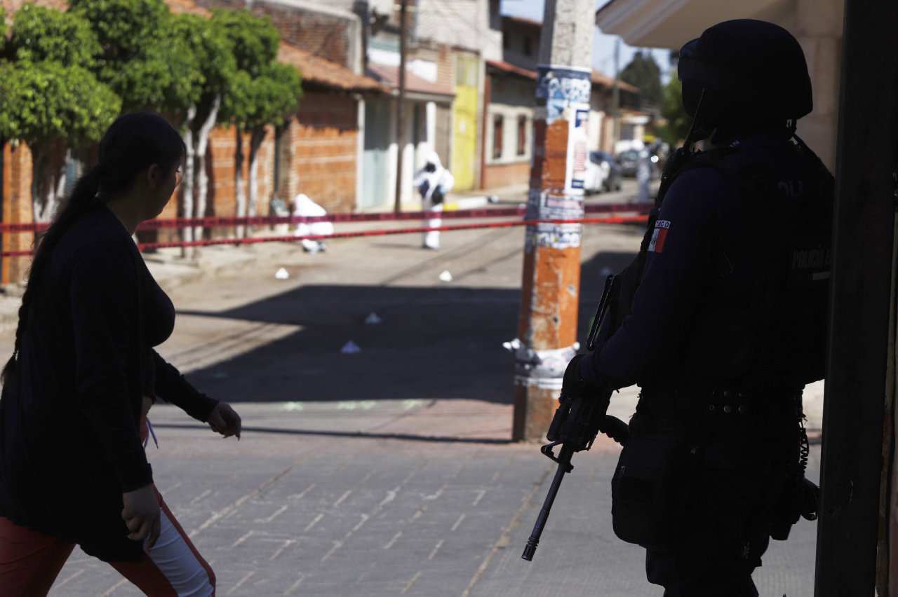 Meksikoje sudužus kariniam sraigtasparniui žuvo 14 žmonių