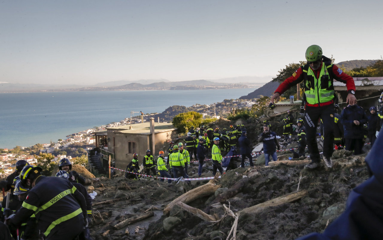 Italijos saloje nuslinkusios nuošliaužos aukų padaugėjo iki 8-ių